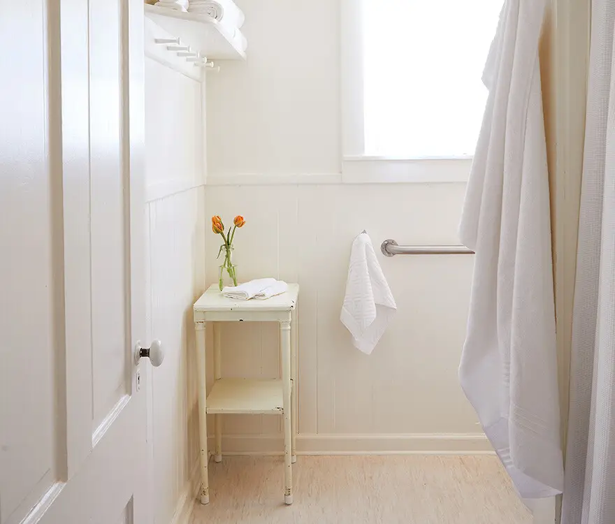 Cottage 4 Bathroom