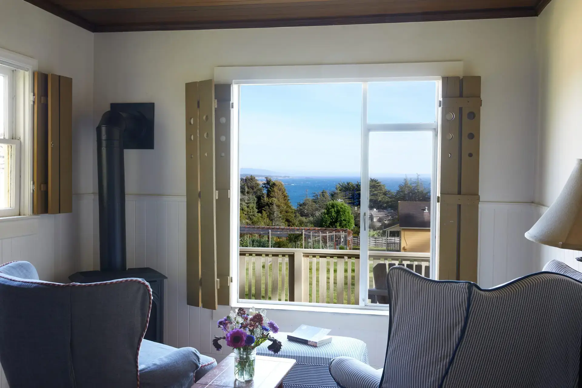 Cottage 8 Living Area with ocean view