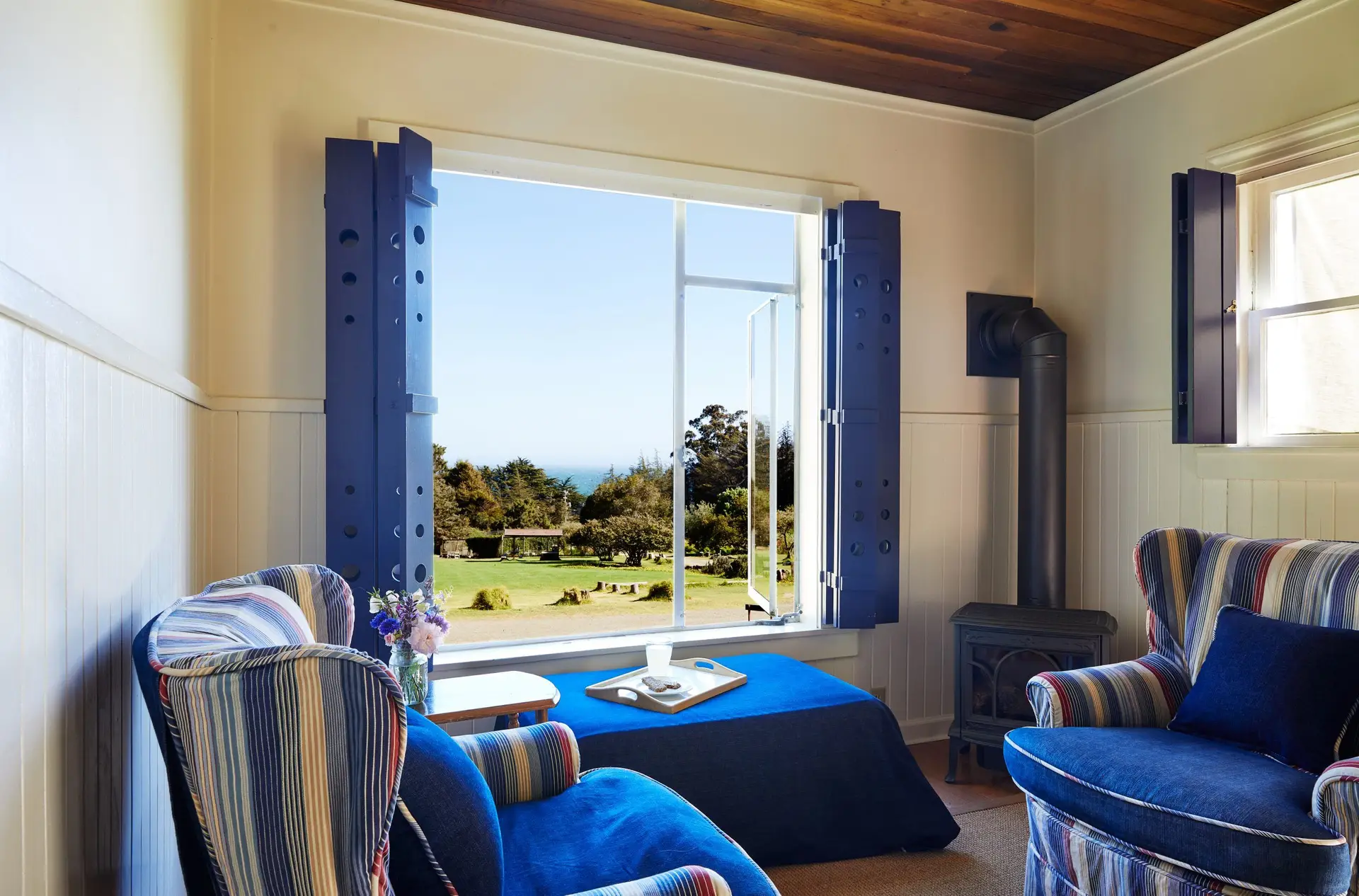 Cottage 5 living area with a view of ocean